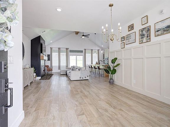 4th image of 2836 Redwood Ct