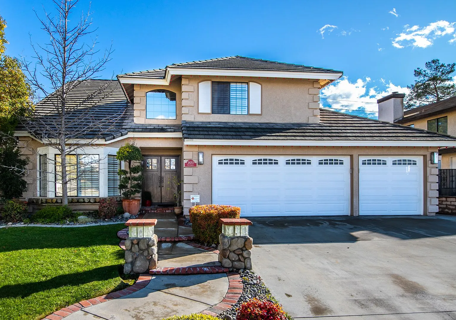 Beautiful 4 Bedroom Home on Cul-de-sac — Photo 2