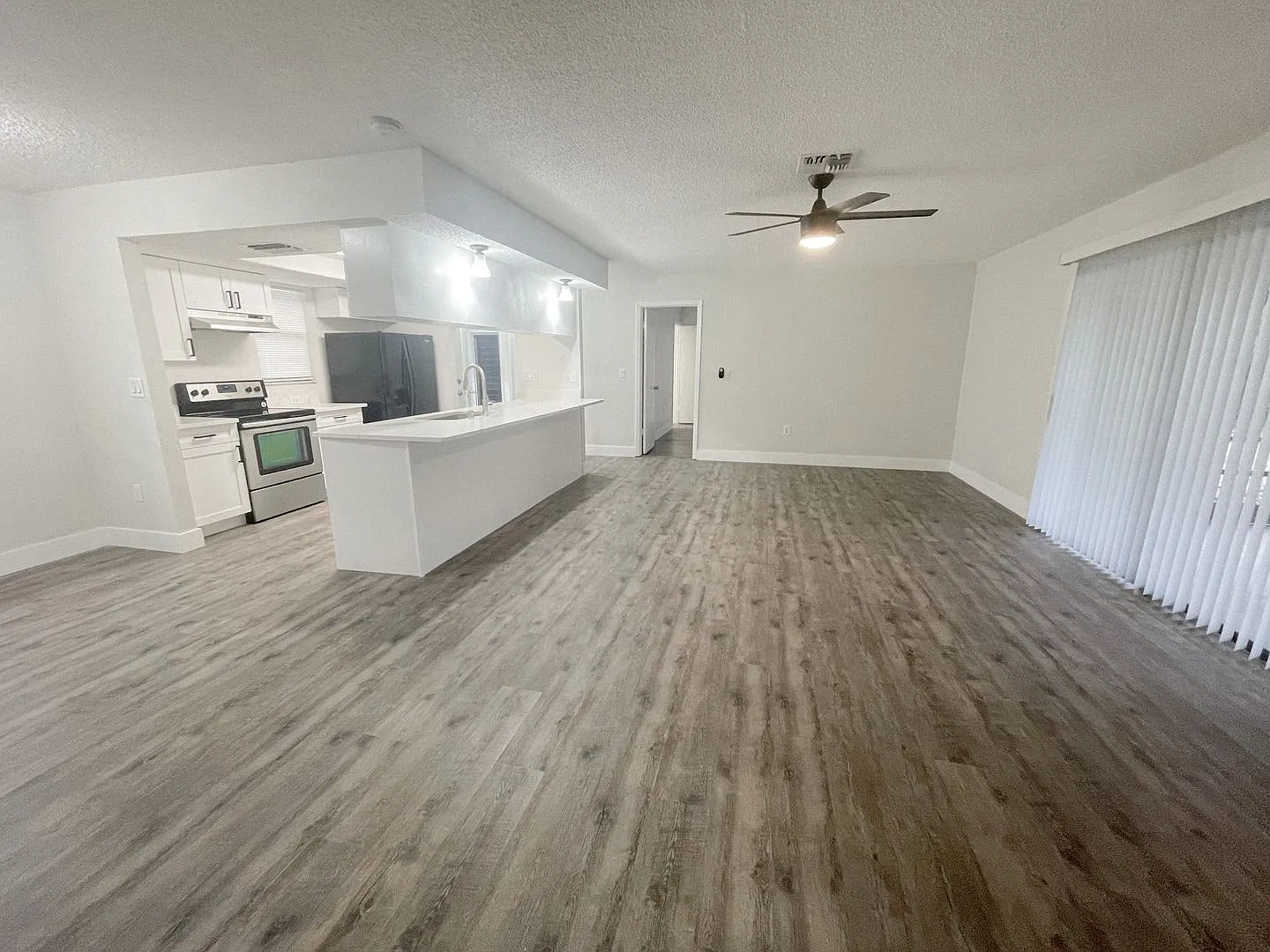 Beautifully updated 2/2, Available Now! — Photo 1