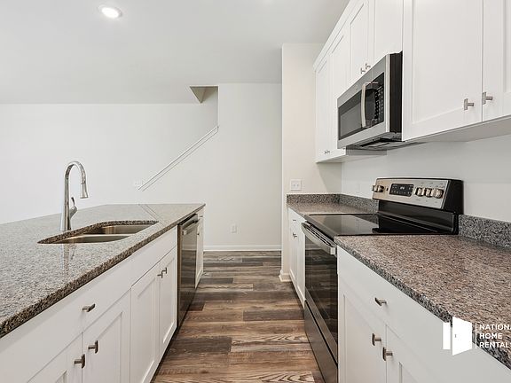 5th image of 478 Gray St