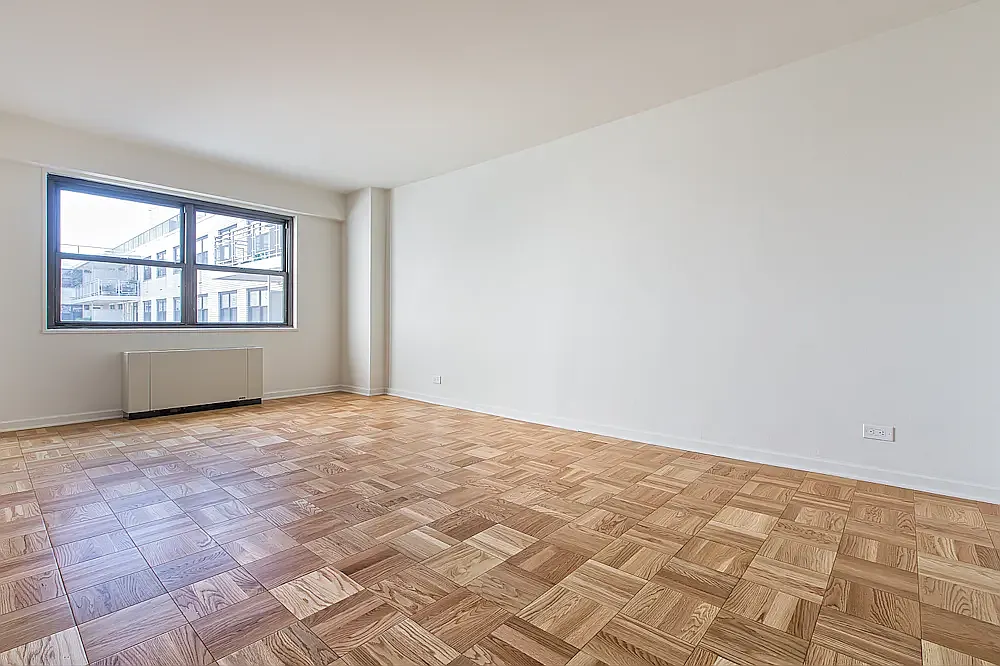 305 East 86th Street — Photo 2