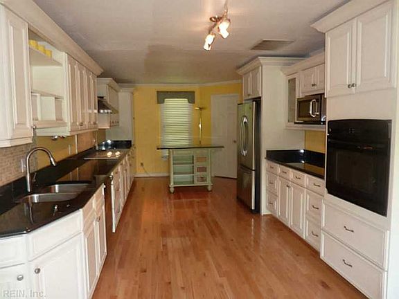 3rd image of 3117 Rebecca Dr