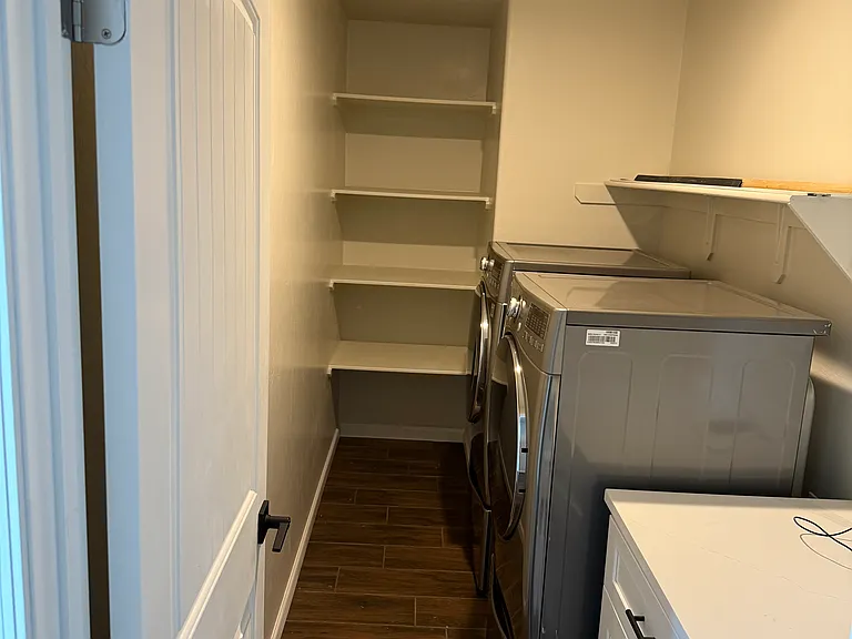 1831 E Breeze Ln — Photo 8