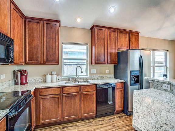 2nd image of 424 Creekwood Ct