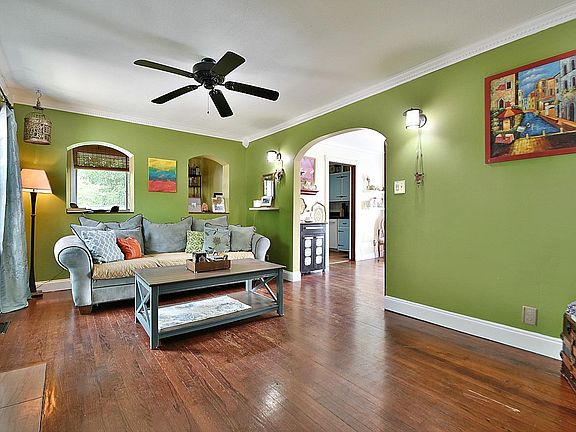 4th image of 2308 Fair Dr
