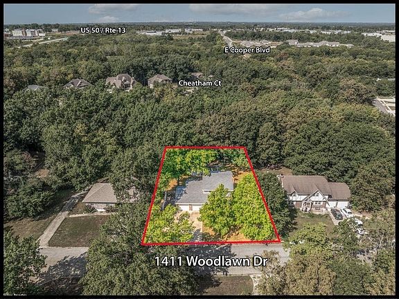 3rd image of 1411 Woodlawn Dr