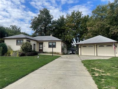 584 Borden Rd, Cheektowaga, NY, 14227