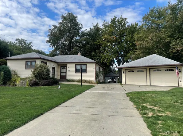 584 Borden Rd, Cheektowaga, NY 14227