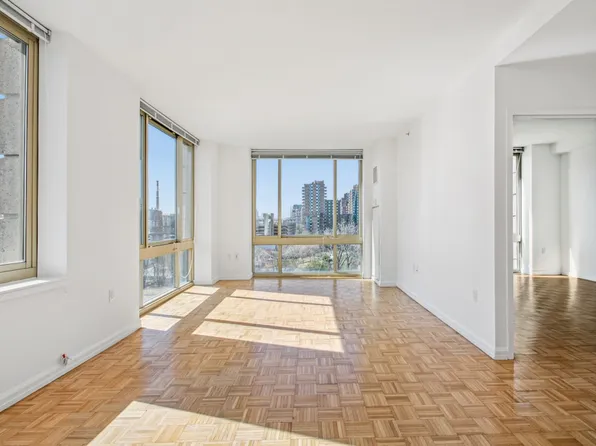 888 Main Street image 5 of 40