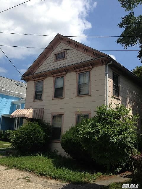 1st image of 506 Main St