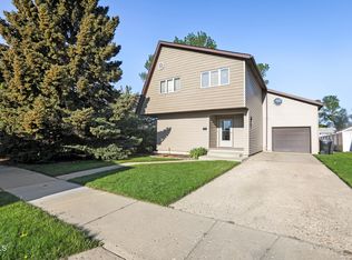 2111 4th Ave E, Williston, ND 58801