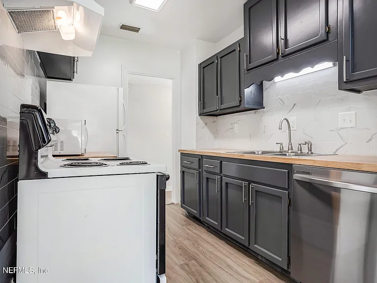 3339 Sylvia St — Photo 10