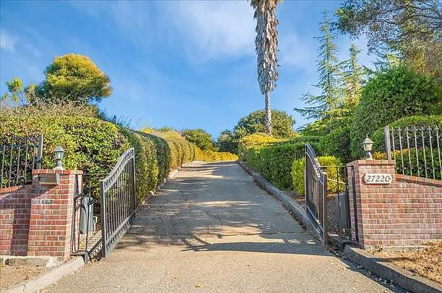 6 bed, 3790 sqft, $7,500 — Photo 2