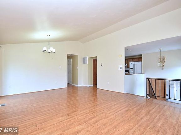 2nd image of 888 Oxford Ave