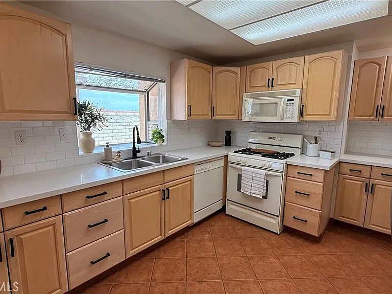 40166 La Cota Dr — Photo 4