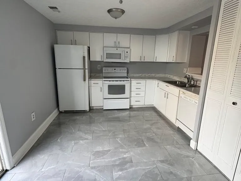 15424 Neman Dr #10 — Photo 2