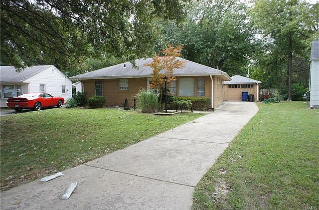 1st image of 450 Marechal Ln