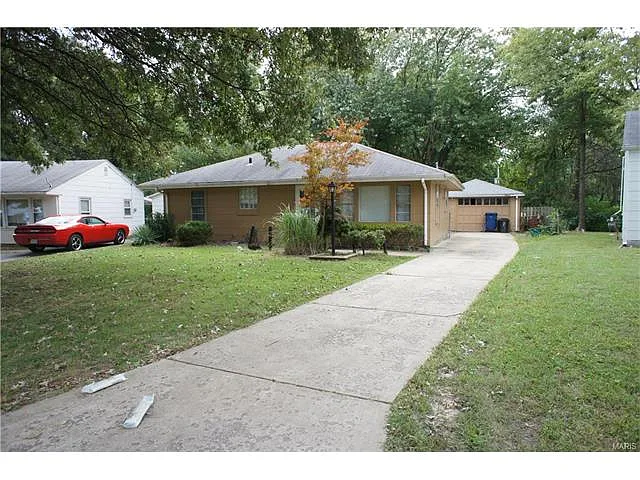 450 Marechal Ln photo 1