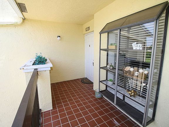 5th image of 16768 Oak Hill Trl APT 1221