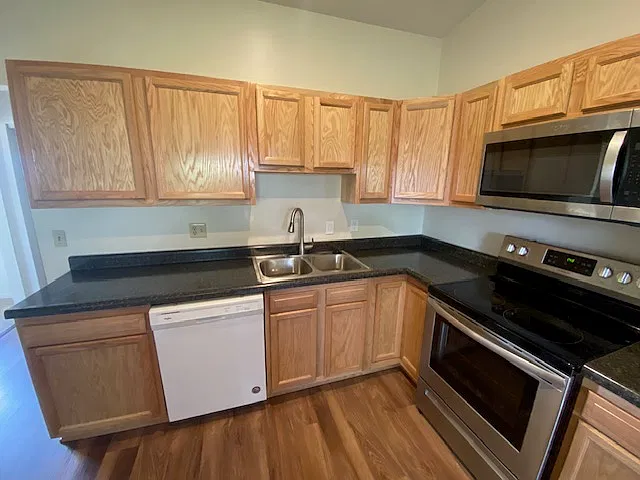 2 bed, 1.5 bath, 1200 sqft, $1,500 — Photo 2