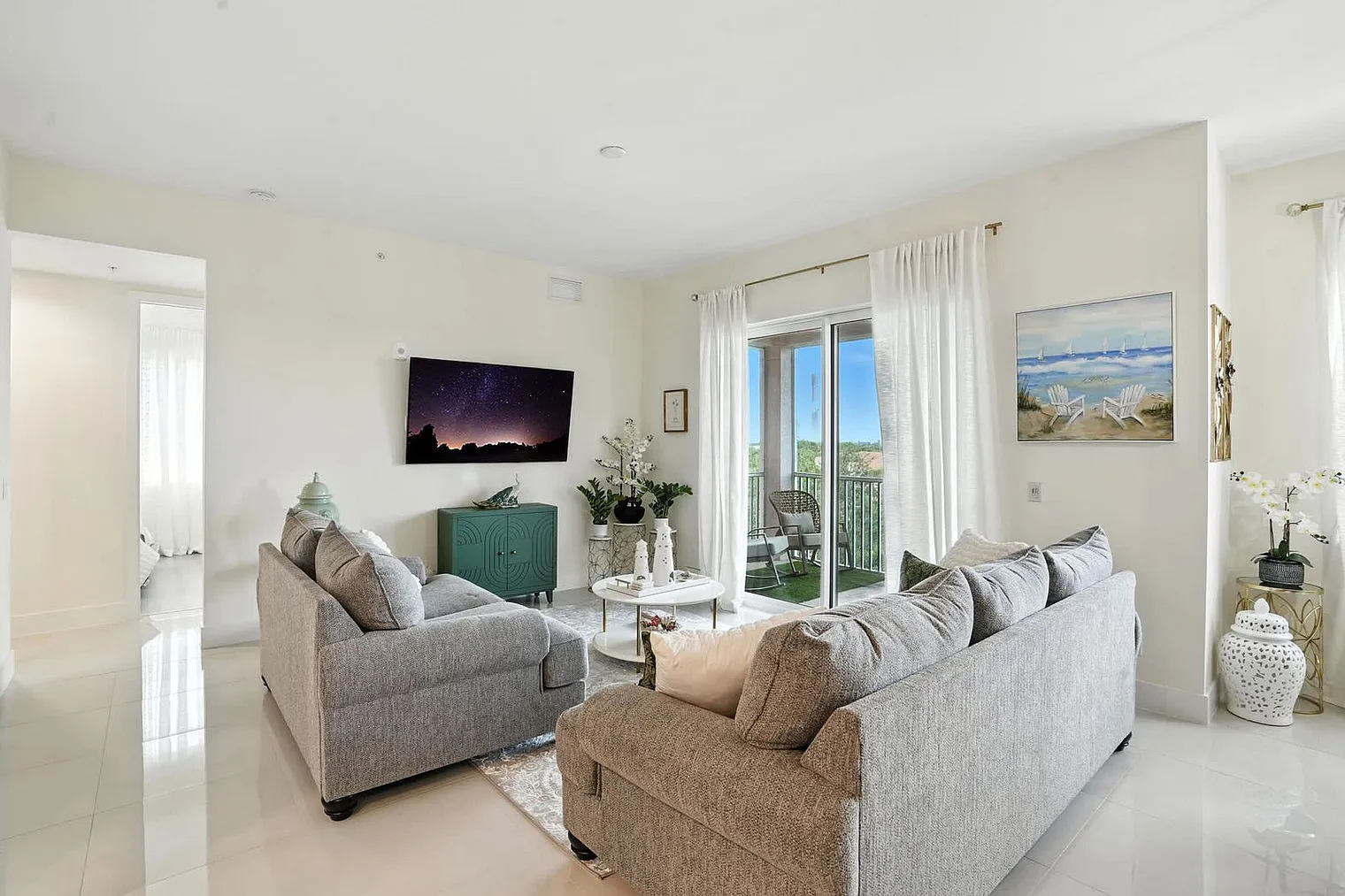 3 bed, 2.0 bath, 1496 sqft, $3,090 — Photo 3