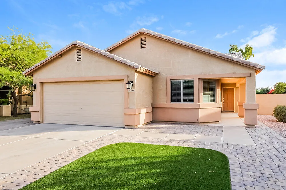 4 bed, 2.0 bath, 1527 sqft, $2,300 — Photo 1