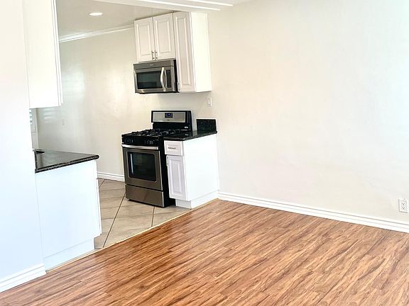 3rd image of 14618 Moorpark St APT C