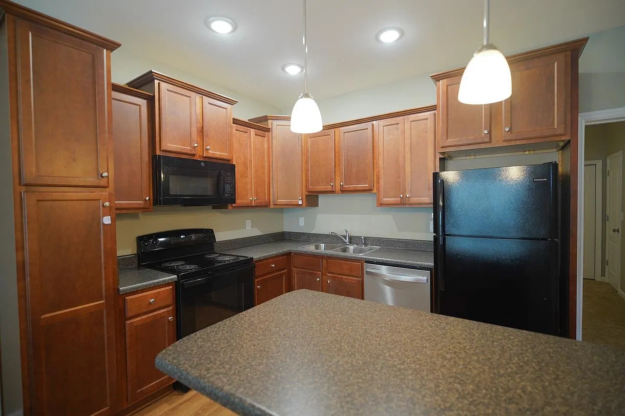 3 bed, 1177 sqft, $1,350 — Photo 4
