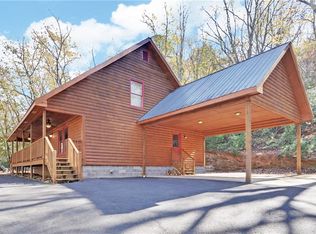 1056 Sweetwater Dr, Clarkesville, GA 30523