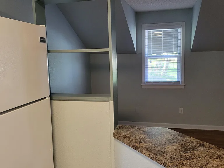 2022 S Hedges Ave #B — Photo 9