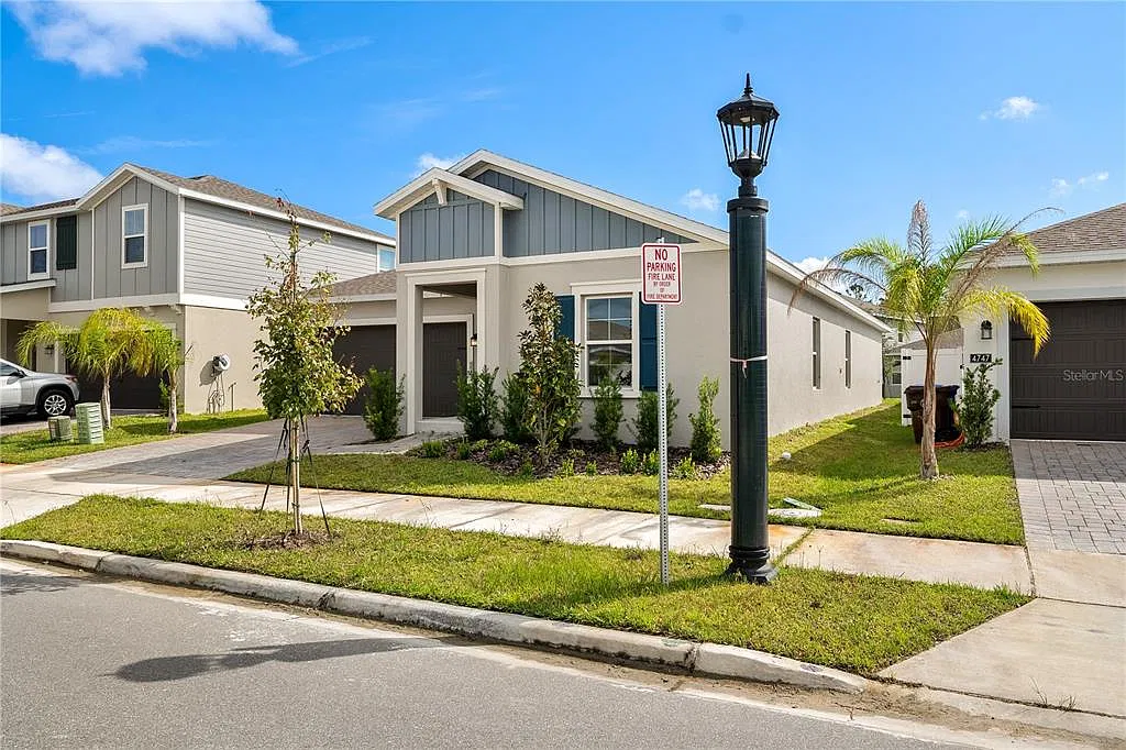4 bed, 2.0 bath, 1936 sqft, $2,500 — Photo 4