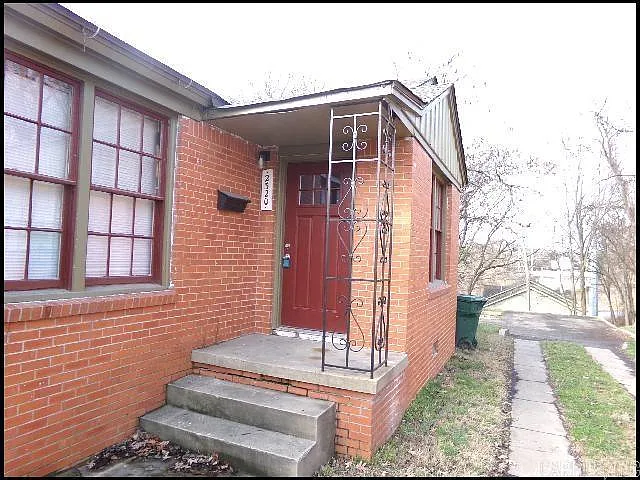 2 bed, 1.0 bath, 817 sqft, $1,175 — Photo 3