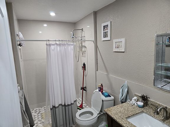 3rd image of 119 Sw Ave #35