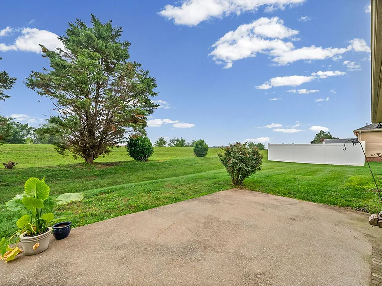 212 Westminster Pl — Photo 35
