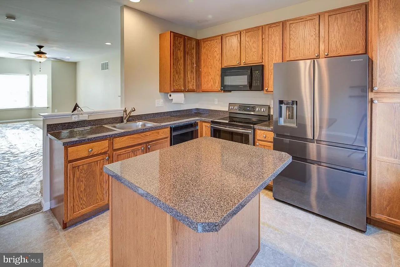 3 bed, 2100 sqft, $2,600 — Photo 1