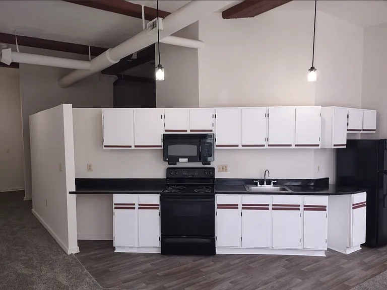 Marlboro Classic Apt & Redwood Square — Photo 125