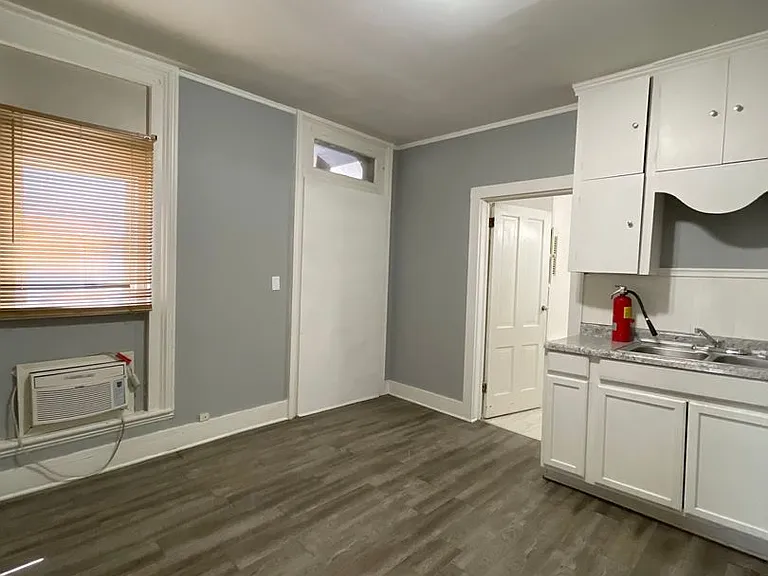 909 Merchant St — Photo 11