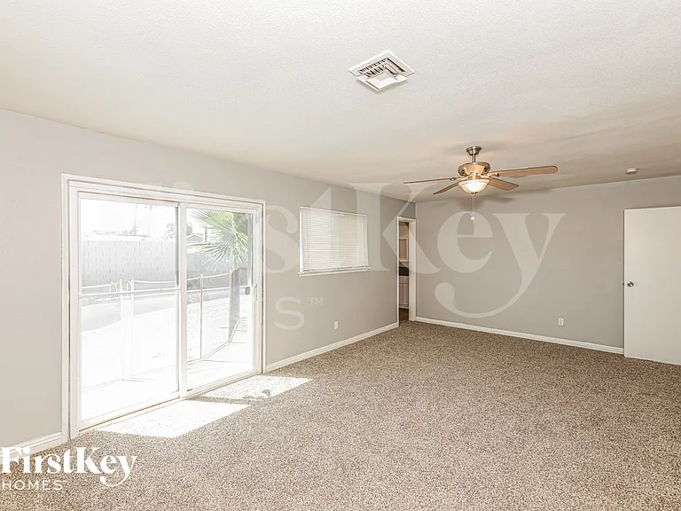 4843 Fairfax Ave — Photo 9