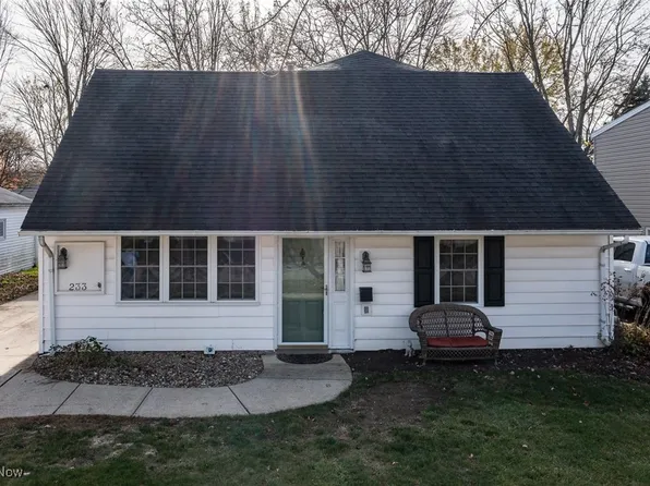 233 Fairpark Dr, Berea, OH 44017