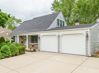 231 Compton Ln, Schaumburg, IL 60194