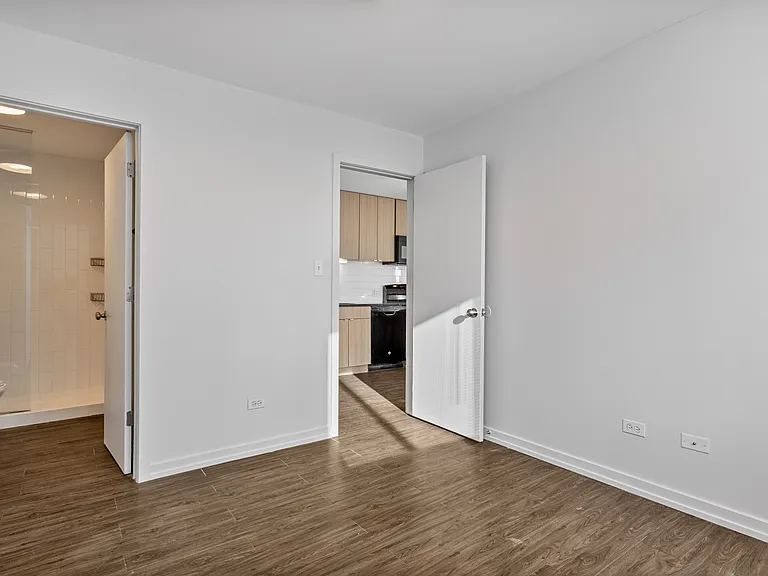 5411.5 N Winthrop Ave #524 — Photo 9