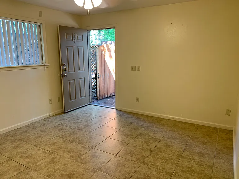Greenwood Apartments — Photo 48