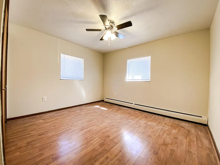 Hallwood Manor Apartments — Photo 23