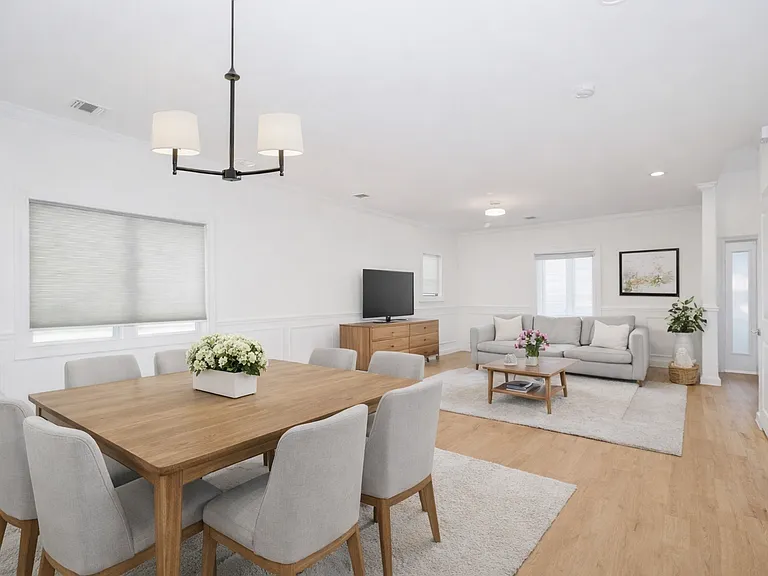 Large
Living/Dining Room Combo