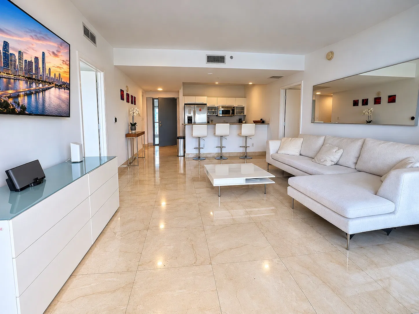 2 bed, 2.5 bath, 1125 sqft, $5,500 — Photo 2