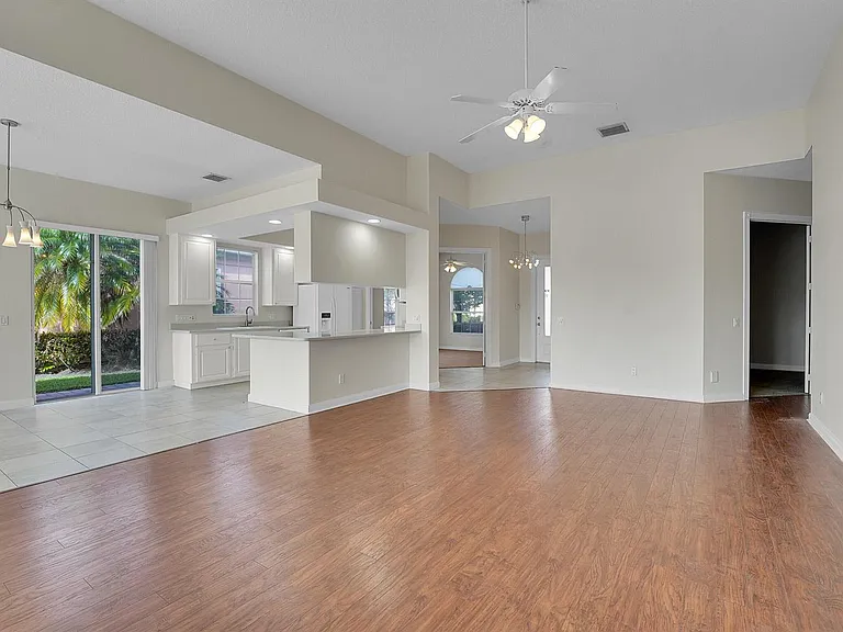 11427 SW Rockingham Dr — Photo 7