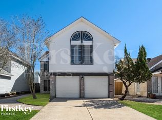 800 Charles Pl, Baytown, TX 77521