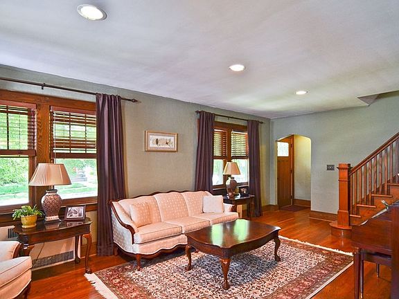 3rd image of 117 Whittle Ave