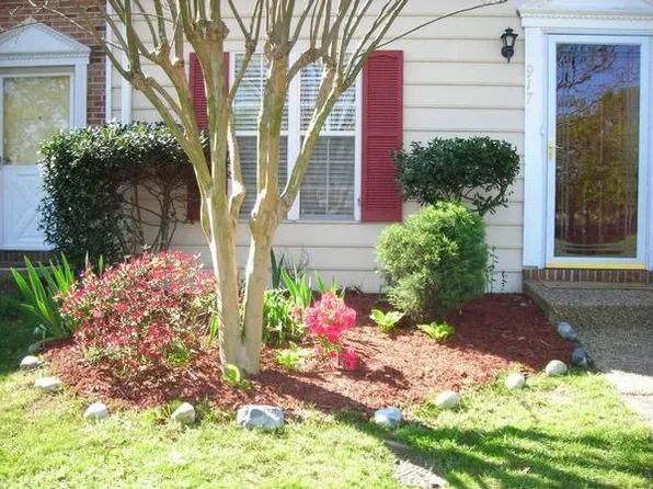 917 Captains Ct, Chesapeake, VA 23320