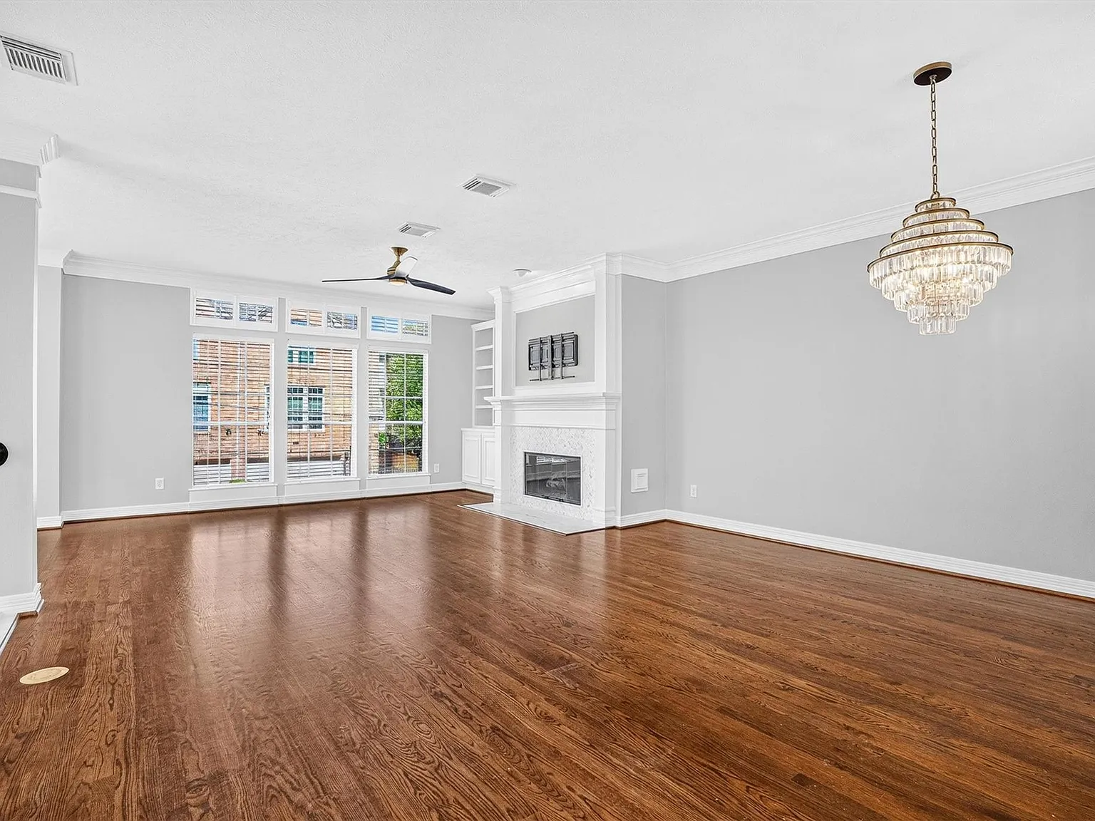 3 bed, 3.5 bath, 2622 sqft, $3,850 — Photo 2